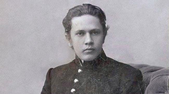 tolstoy_an_1900.jpg